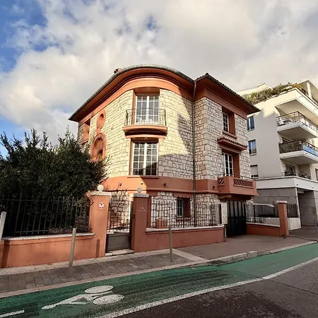 Ciste Avec Terrasse A *